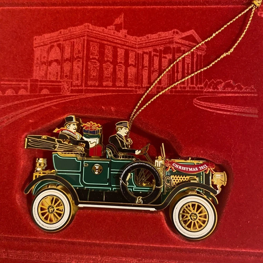 The White House Historical Assn.Christmas Ornament 2012 - Green and Red (F)